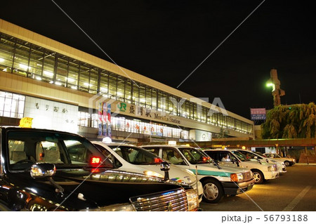 客待ちタクシー　盛岡駅のタクシープール　夜景 56793188
