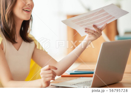 女性 ビジネスイメージ 女性 ビジネスイメージ 56795728