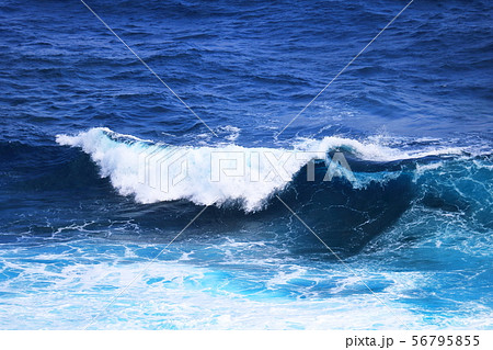波 海 エメラルドブルー 大波 波 海 エメラルドブルー 大波 56795855