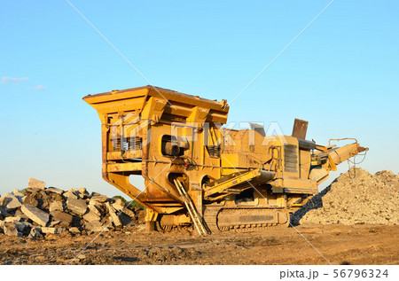Mobile Stone crusher machine Mobile Stone crusher machine 56796324