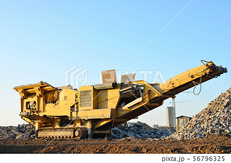 Mobile Stone crusher machine Mobile Stone crusher machine 56796325