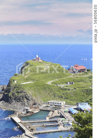 北海道　小樽　灯台と鰊御殿のある風景 56800630