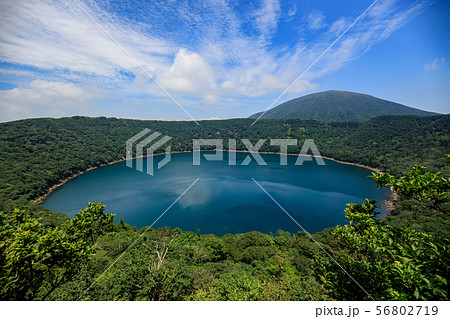 《鹿児島県 宮崎県 霧島連山》 韓国岳と大波池 《鹿児島県 宮崎県 霧島連山》 韓国岳と大波池 56802719