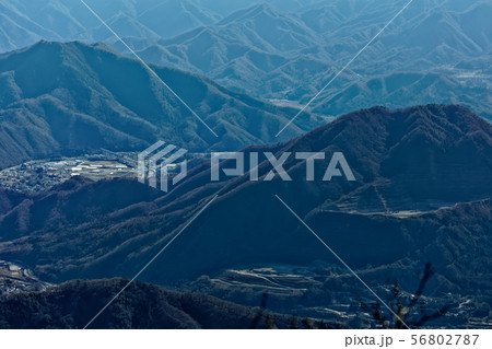 滝子山から見る高川山と九鬼山 滝子山から見る高川山と九鬼山 56802787