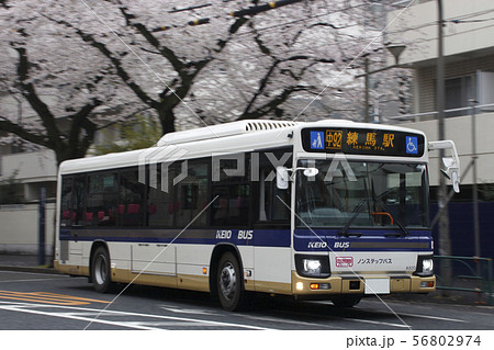 中野通りを行く京王バス東（新型ブルーリボン） 56802974