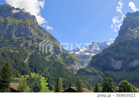 スイス、グリンデルワルトの風景 56803022