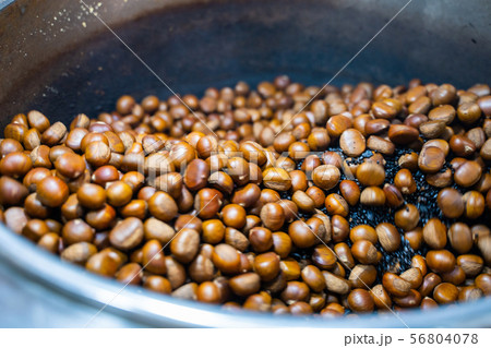 Chestnut roasting outlet machine