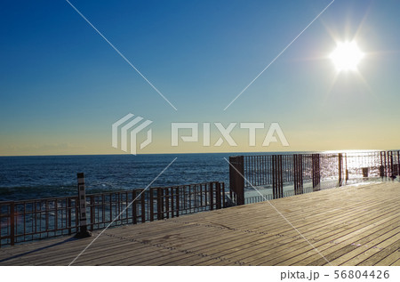 海と太陽 青空 江ノ島 海と太陽 青空 江ノ島 56804426