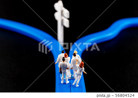 岐路に立つ医師の人生設計とキャリア 56804524