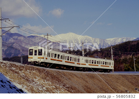 1996年　飯田線を走る119系普通電車2両 56805832