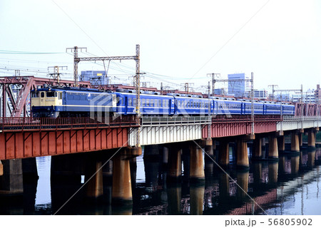 1996年　東海道線を走るEF651122団体専用12系客車 56805902