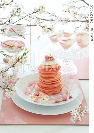 桜パンケーキでティータイム 桜パンケーキでティータイム 56807210