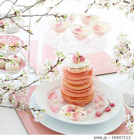桜パンケーキでティータイム 桜パンケーキでティータイム 56807212