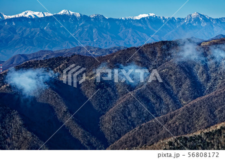 乾徳山から見る北岳と甲斐駒ヶ岳 56808172