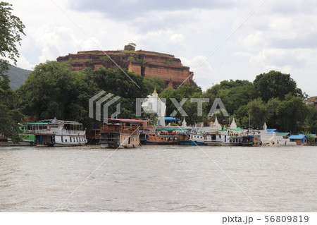 パゴダのある港町 ミングォン ミャンマー マンダレー パゴダのある港町 ミングォン ミャンマー マンダレー 56809819