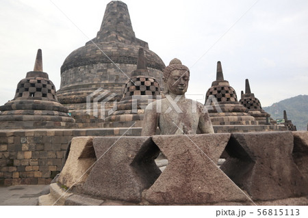 インドネシア ボルドゥブール寺院 56815113