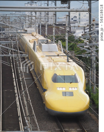 ドクターイエロー 本町跨線橋にて ドクターイエロー 本町跨線橋にて 56818618