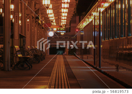 夜の嵯峨嵐山駅 夜の嵯峨嵐山駅 56819573