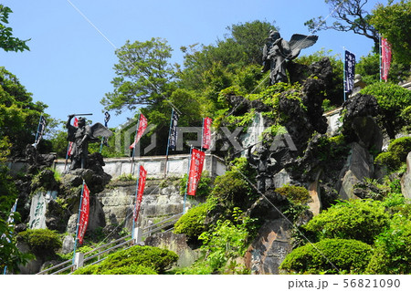 8月 鎌倉973神殿と半僧坊天狗像 建長寺の写真素材