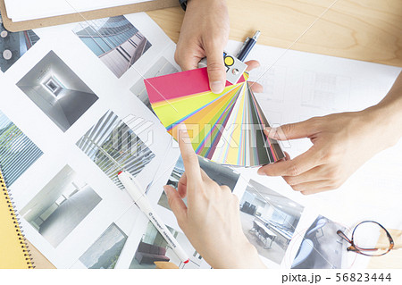 ミーティング　資料　机上イメージ　打ち合わせ　配色　色見本 56823444