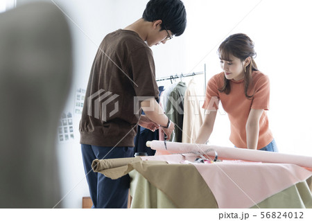 ビジネス アパレル 服飾 デザイナー パタンナー コーディネート 打ち合わせ ビジネス アパレル 服飾 デザイナー パタンナー コーディネート 打ち合わせ 56824012