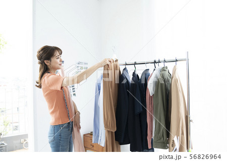 女性 アパレル コーディネート ファッション業界 コンセプトイメージ 女性 アパレル コーディネート ファッション業界 コンセプトイメージ 56826964