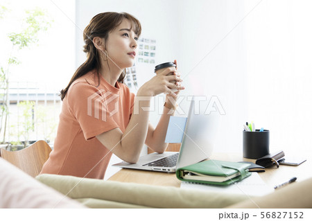 女性 アパレル コーディネート ファッション業界 コンセプトイメージ 女性 アパレル コーディネート ファッション業界 コンセプトイメージ 56827152