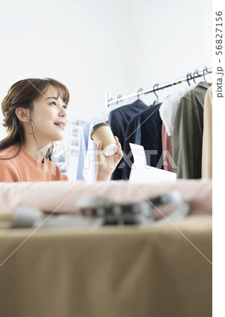 女性 アパレル コーディネート ファッション業界 コンセプトイメージ 女性 アパレル コーディネート ファッション業界 コンセプトイメージ 56827156