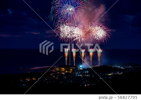 にかほ市花火大会 象潟海水浴場の写真素材
