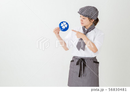 コックコートを着た女性 コックコートを着た女性 56830481
