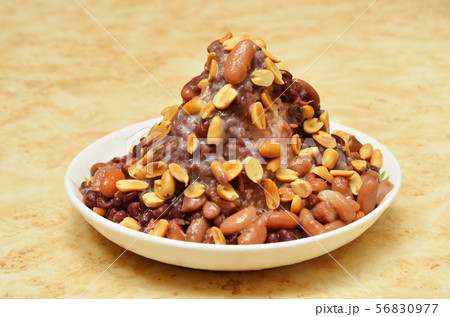 Shaved ice dessert 56830977