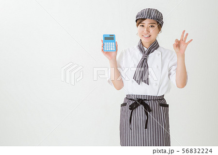 コックコートを着た女性 コックコートを着た女性 56832224