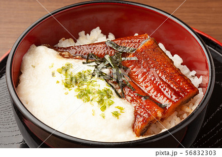 うなとろ丼 56832303