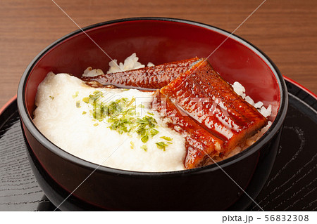 うなとろ丼 56832308