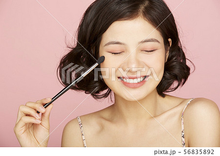 女性　ビューティー 56835892