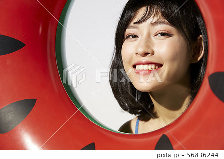 女性　ライフスタイル　リゾート 56836244