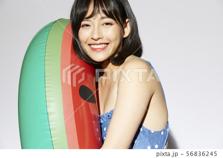 女性　ライフスタイル　リゾート 56836245