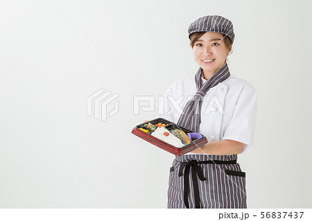 コックコートを着た女性 コックコートを着た女性 56837437