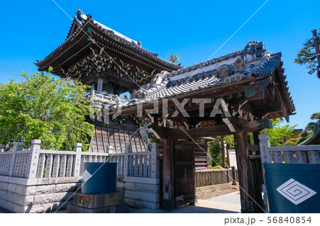 柴又帝釈天 大鐘楼と山門 柴又帝釈天 大鐘楼と山門 56840854