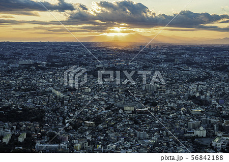 (神奈川県)横浜・みなとみらい ランドマークタワー西側 夕景 (神奈川県)横浜・みなとみらい ランドマークタワー西側 夕景 56842188