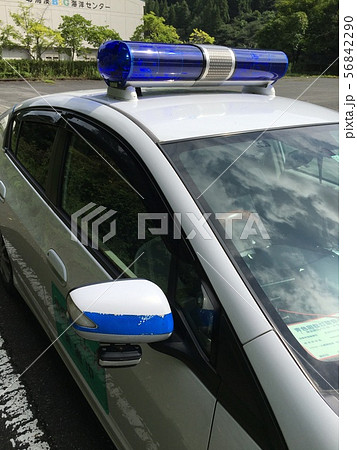 自主防犯パトロール隊の青色パトロールカー 56842290