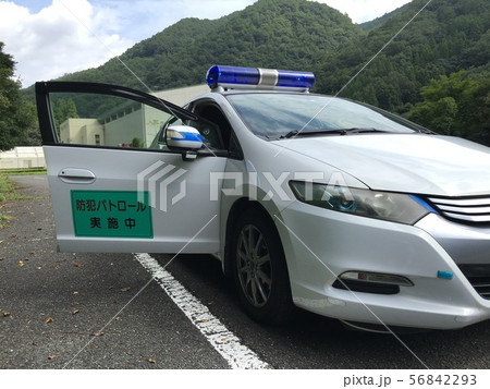 自主防犯パトロール隊の青色パトロールカー 56842293