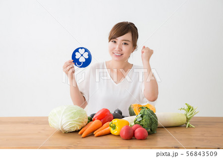 野菜と女性 野菜と女性 56843509