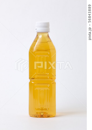 お茶　ペットボトル　日本茶　ドリンク　冷たい飲み物　冷たいお茶　飲料水　飲み物　緑茶 56843889