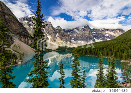 カナダ　モレーン湖 56844486