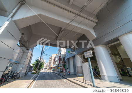 日本の横浜都市景観 JR石川町駅などを望む(奥はひらがな商店街、その先は横浜元町商店街) 日本の横浜都市景観 JR石川町駅などを望む(奥はひらがな商店街、その先は横浜元町商店街) 56846330