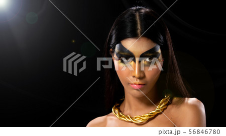 Woman decorate with Golden Foil or Gold leaf 56846780