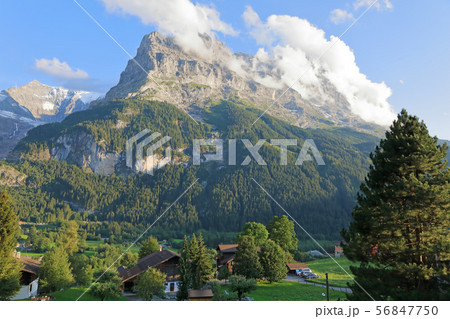 スイス、グリンデルワルト、アイガーの風景 スイス、グリンデルワルト、アイガーの風景 56847750