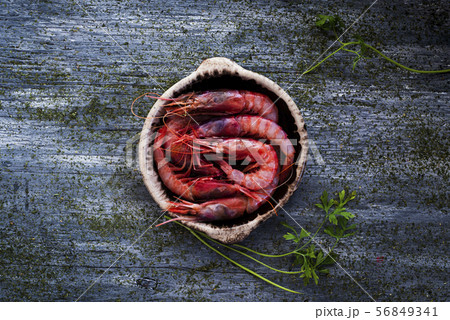 fresh raw mediterranean shrimps 56849341