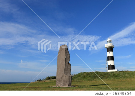 青空と入道崎灯台 56849354